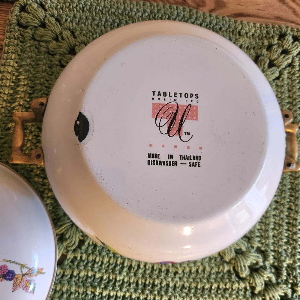Tabletops Unlimited White Cookware‎ with Gold Handles